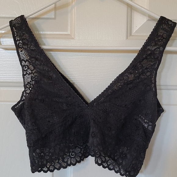 Gorgeous lacey bralette - Picture 3 of 5